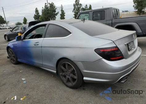2013 Mercedes-Benz C 250 z USA, uszkodzony, nr VIN WDDGJ4HBXDG000504